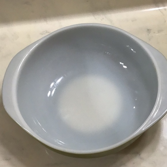 Green Pyrex mixing bowl - Picture 2 of 6